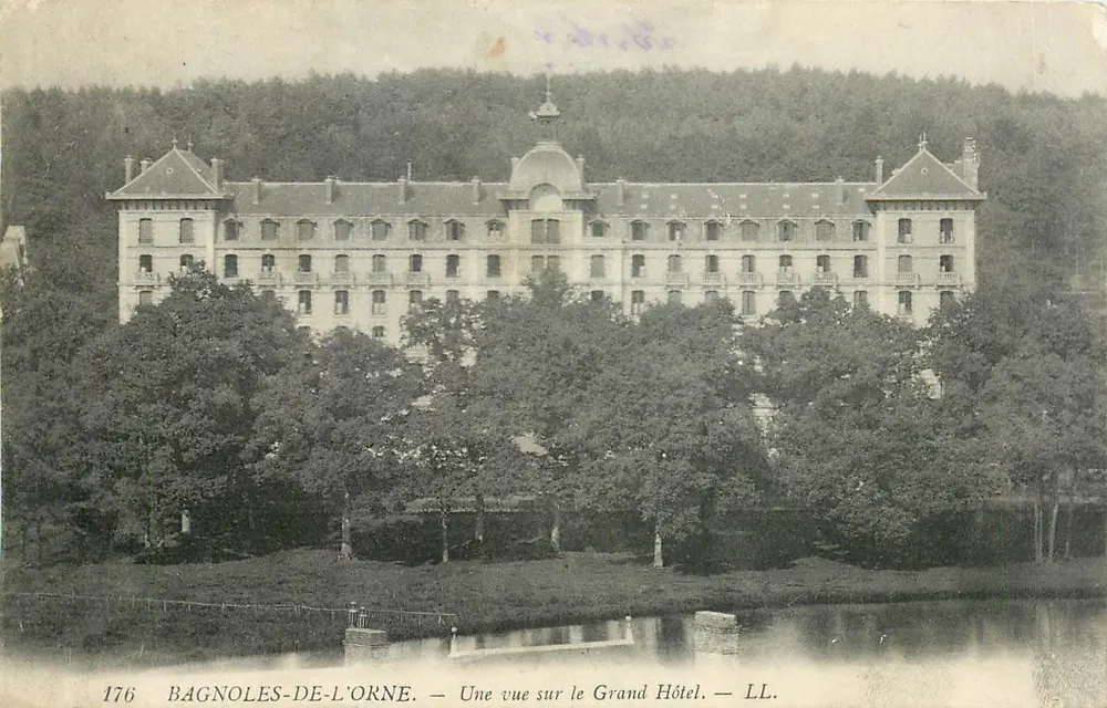 Bagnoles-de-l'Orne — Ansicht des Grand Hotels — LL, n° 176 - Vorderseite