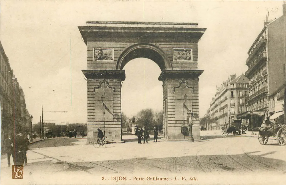 Dijon - Porta Guillaume — L. V., editor, n°8 - Frente