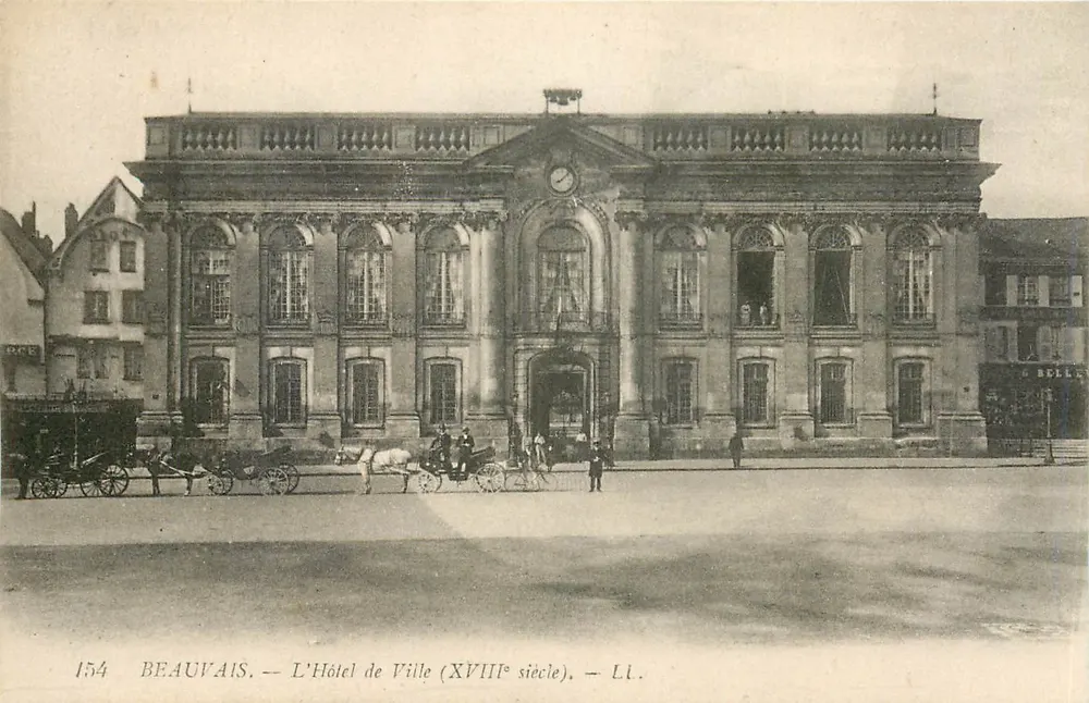 Beauvais — O Hotel de Ville (século XVIII) — LL. - Frente