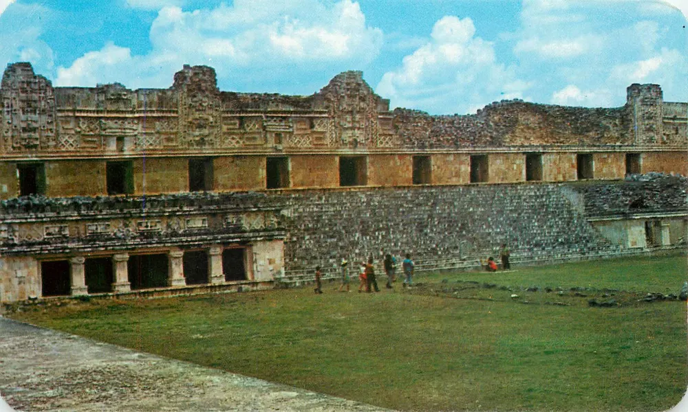 Cuadrángulo de las Monjas — Uxmal, Yucatán — POSTAL MEXFOTOCOLOR n° 1910-C - Frente