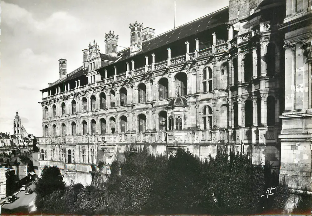 Blois — Château — Aile François Ier — Éditions d'Art A.P. 11, rue Colbert, Versailles - Recto