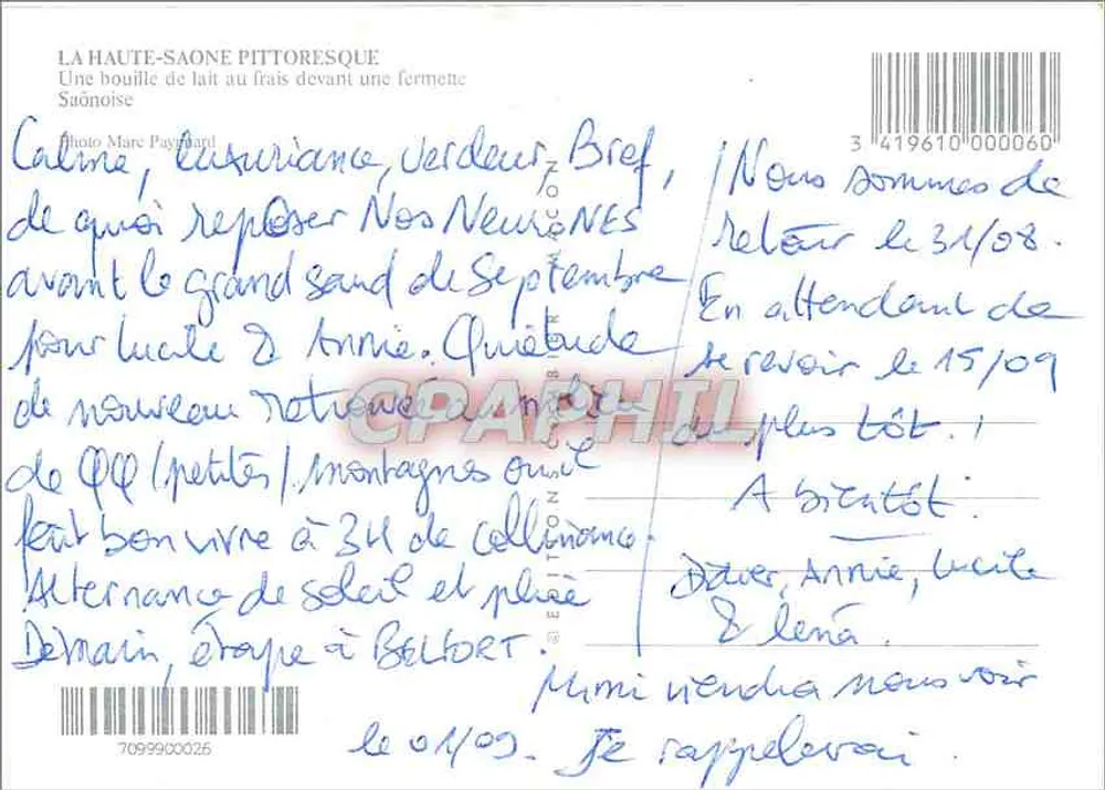 Fontaine à lait devant une fermette — En Haute-Saône — Photo Mare Payhardt - Verso
