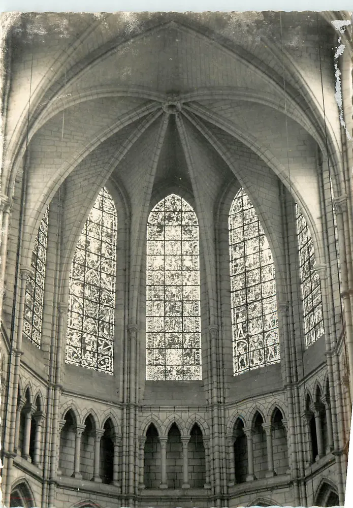 Catedral de Soissons — Cúpula — Vidros do século XIII - Frente