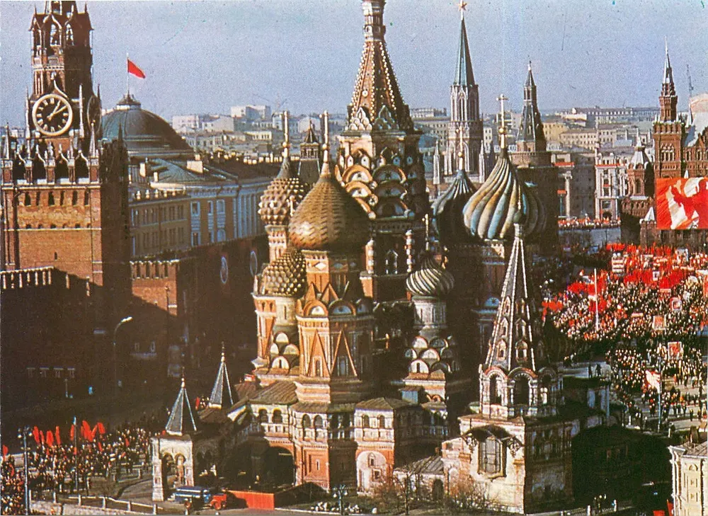 Praça Vermelha — Moscou — foto Magnum / B. Barbey - Frente