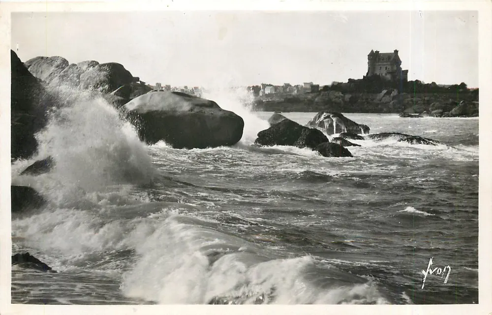 Grosse mer — PLOUMANAC'H (C.-du-N.) — Les Éditions d'Art, Paris - Frente