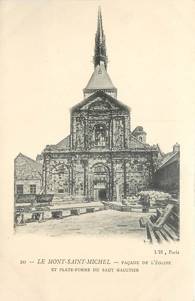Mont-Saint-Michel — Fassade der Kirche und Sprungplattform Gaultier — L'H, Paris, n°20 - Vorderseite