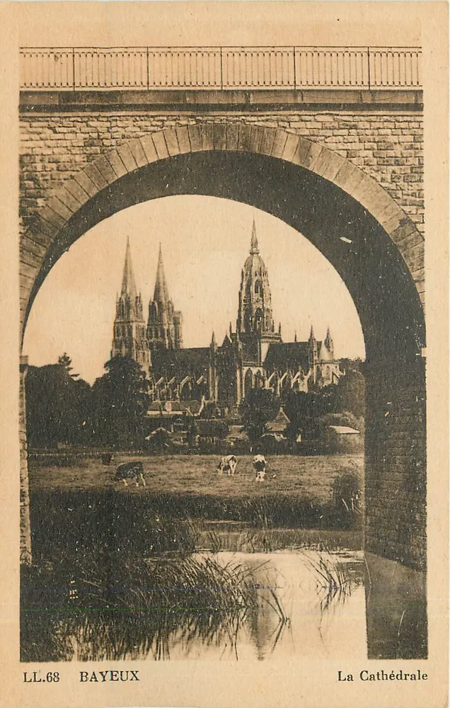 Bayeux — A Catedral vista do ponte — LL.68 - Frente