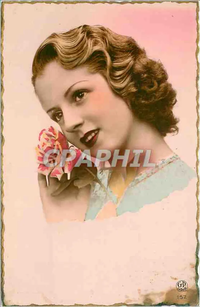 Jovem mulher sorridente segurando uma flor — G.P. Grac, n° 157 - Frente