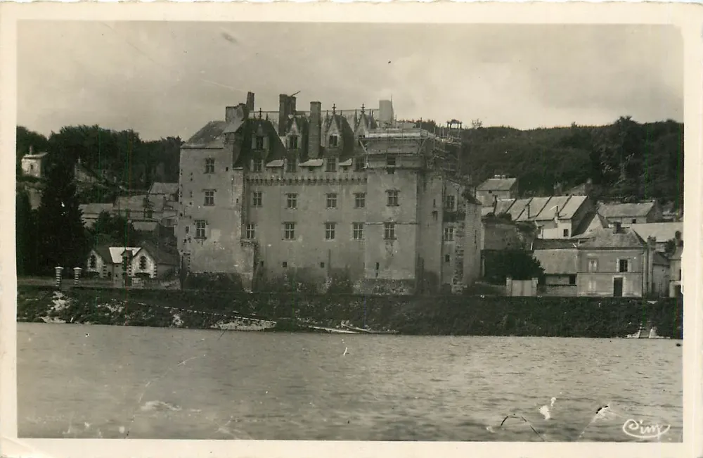 Castelo de Montsoreau — Séculos XII e XV — editor C. HACON - Frente