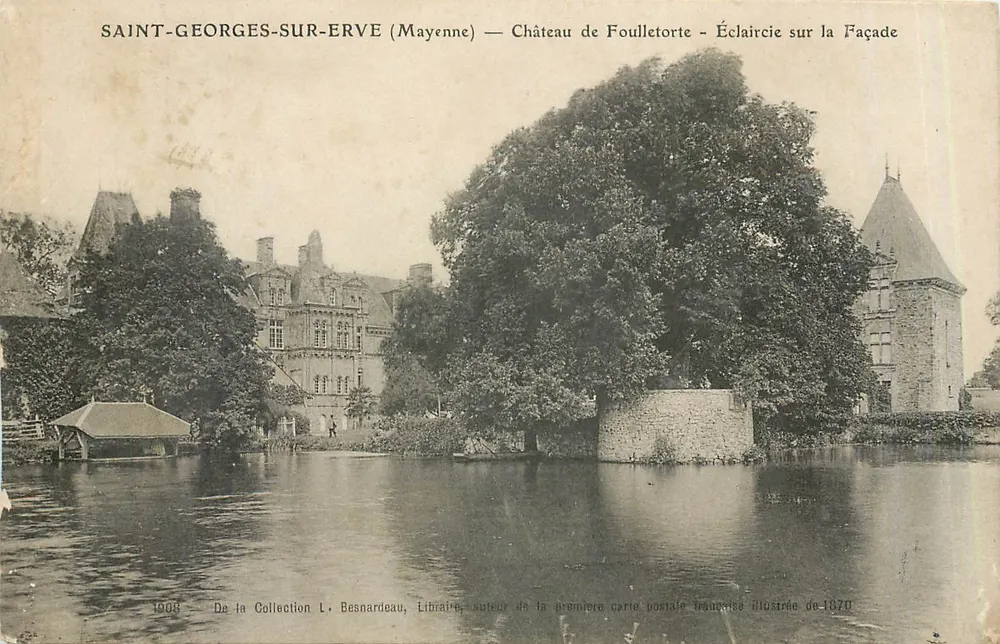 Saint-Georges-sur-Erve (Mayenne) — Schloss Foulletorte — Lichtung an der Fassade - Vorderseite
