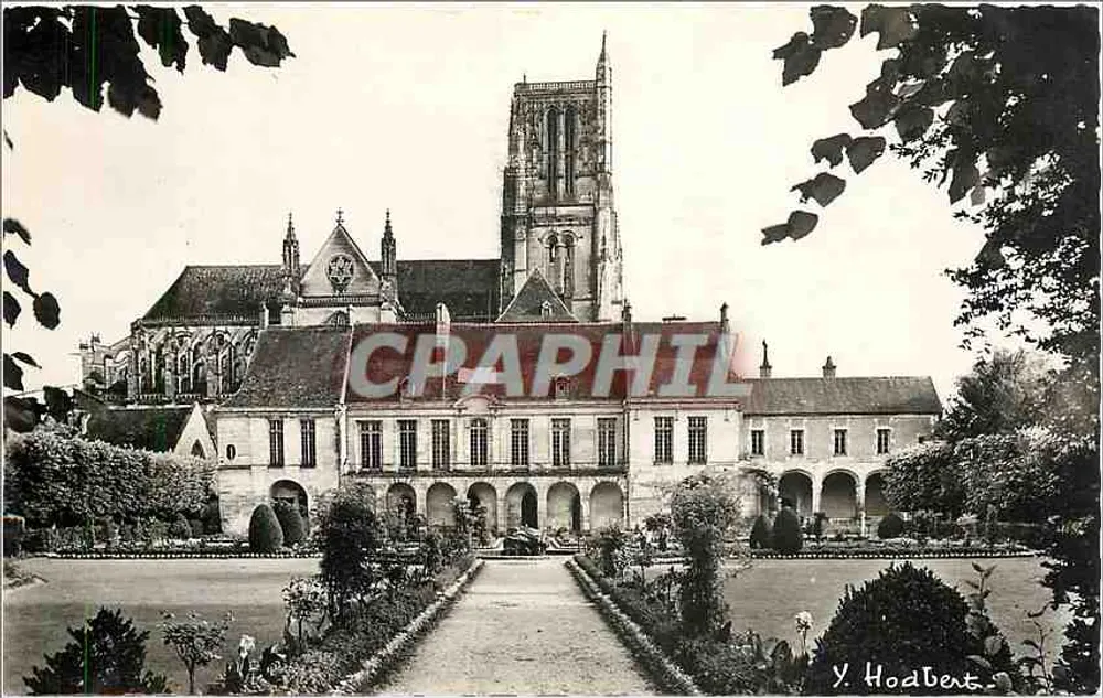 Meaux (Seine-et-Marne) — El Palacio Episcopal, fachada norte sobre el jardín Bossuet — Yves Hodbert - Anverso