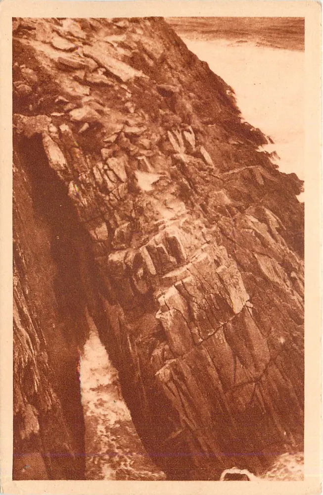 La Pointe du Raz — The Hell of Plogoff, The Devil's Chimney — Publisher Lévy et Neurathin, Paris - Front