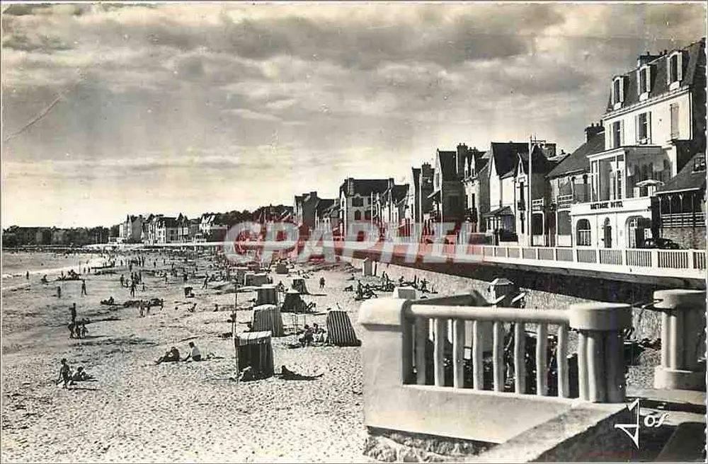 Quiberon - Presqu'île de Quiberon (Morbihan) — La grande plage de sable fin et le boulevard bordé d'hôtels et de villas, promenade favorite des estivants — Éditions d'Art JDS, Châteaulin - Recto
