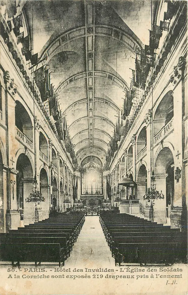 Paris - Hotel des Invalides - Die Kirche der Soldaten - 219 Fahnen, die vom Feind genommen wurden - Vorderseite