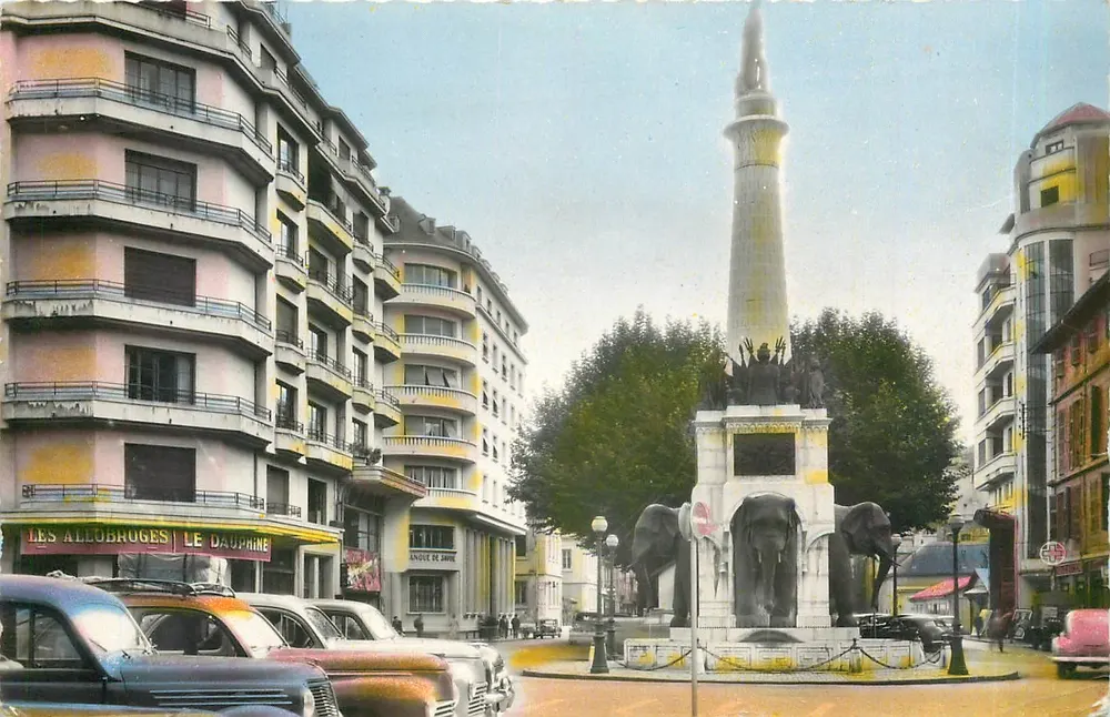Chambery — De Fontaine des Éléphants — Les Éditions de l'Économie (Rhone) - Voorkant