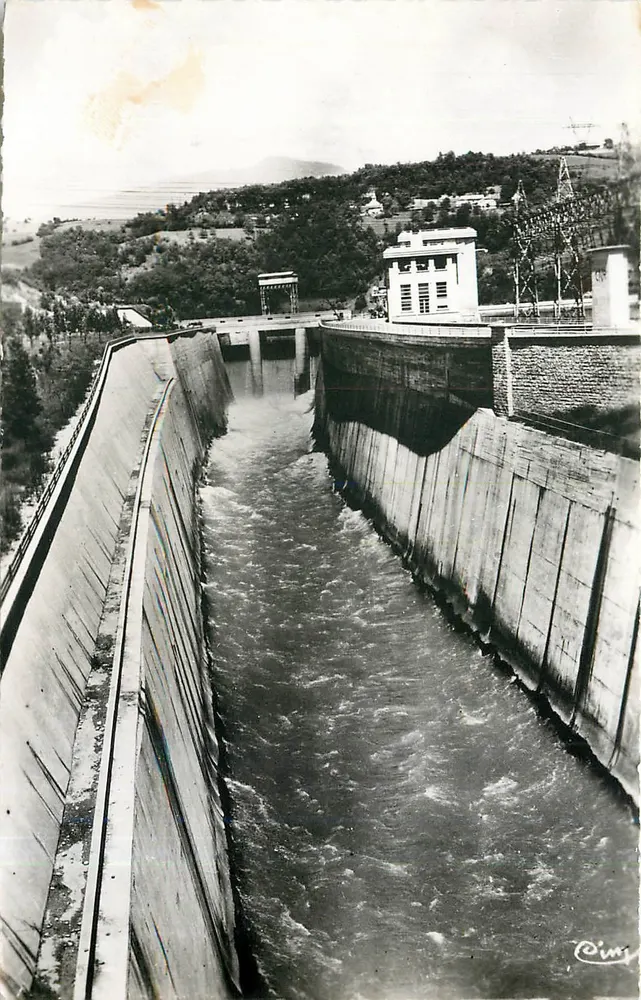 GÉNISSIAT-Staudamm — Entlastungskanal für Hochwasser und Verwaltungsgebäude — Édit. Perrier, Génissiat - Vorderseite