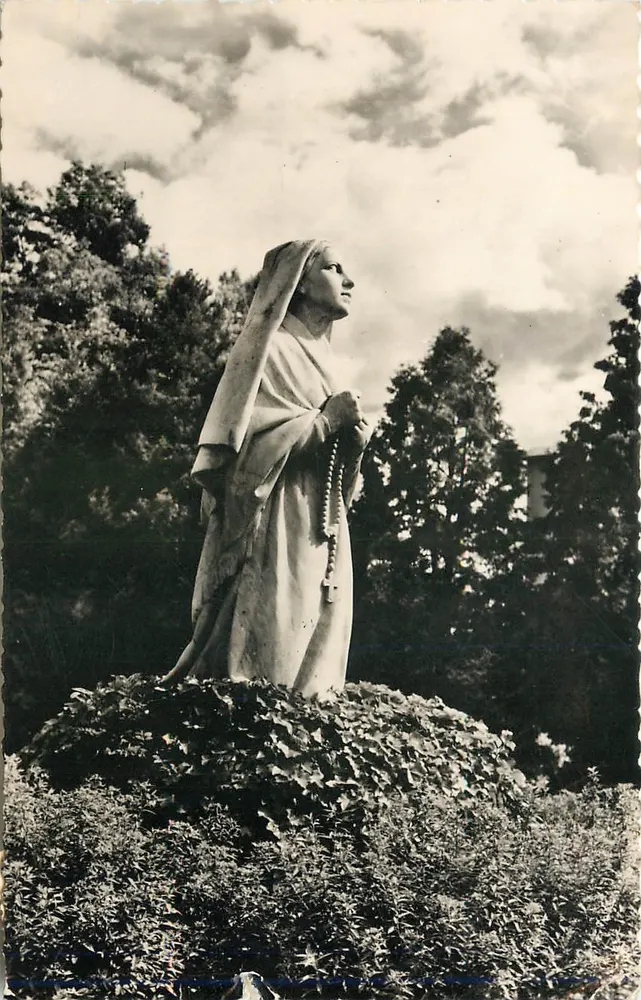 Estátua de Bernadette em Lourdes — Centro Mundial de Pelerinagens — Éditions R. Razé - Frente