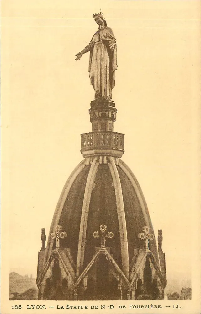 Lyon — A estátua de Nossa Senhora de Fourvière — LL. - Frente
