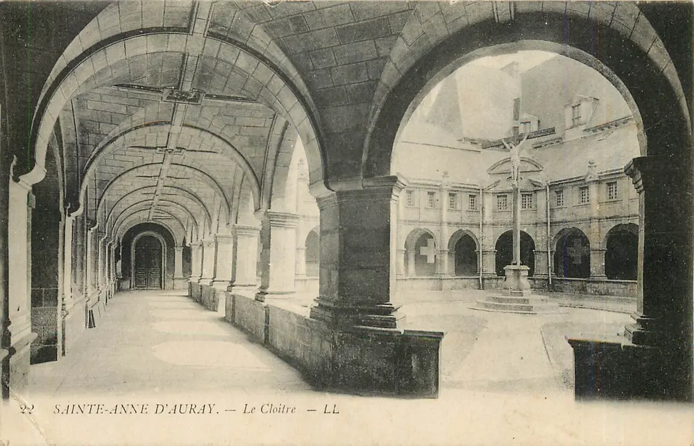 Sainte-Anne d'Auray — O Claustro — LL - Frente