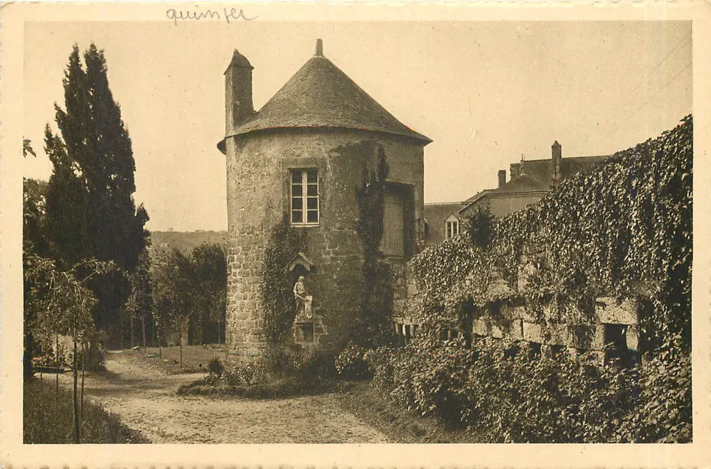Quimper — View of the Retraite du Sacré-Cœur and the Névet Tower — Collection Villard-Quimper - Front