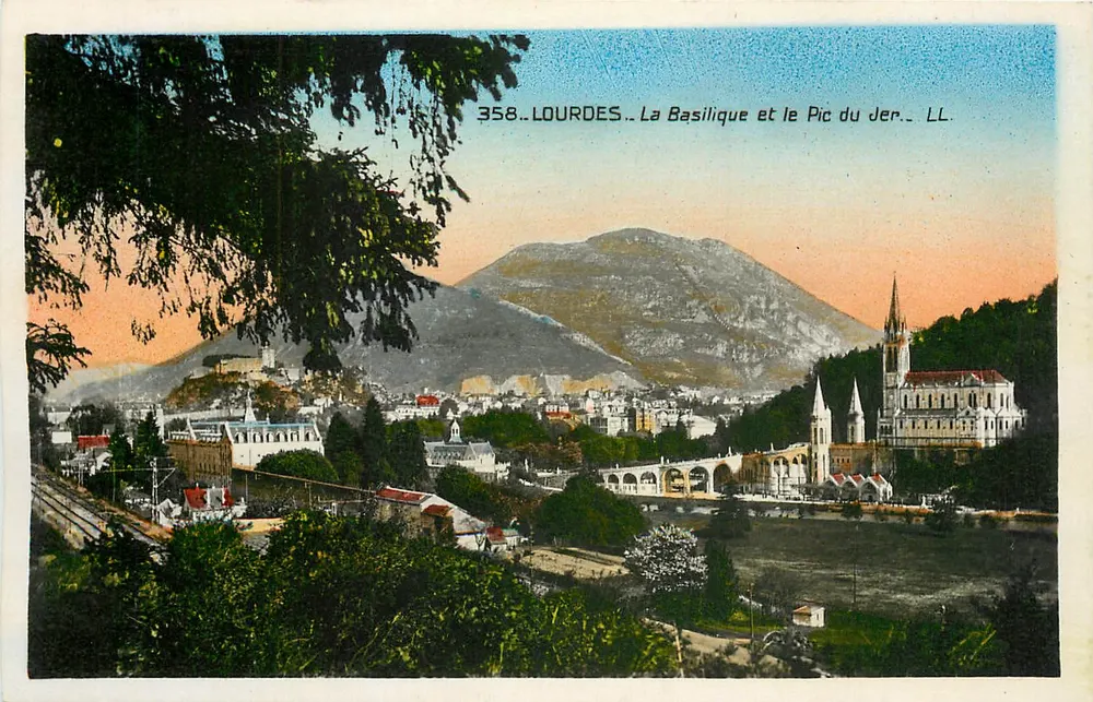 Lourdes — A Basílica e o Pic du Jer — LL. n° 358 - Frente
