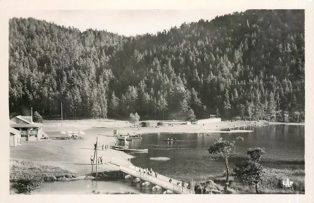 Lac Chambon — General View of the Beach — C.A.P. Paris, n°36 - Front