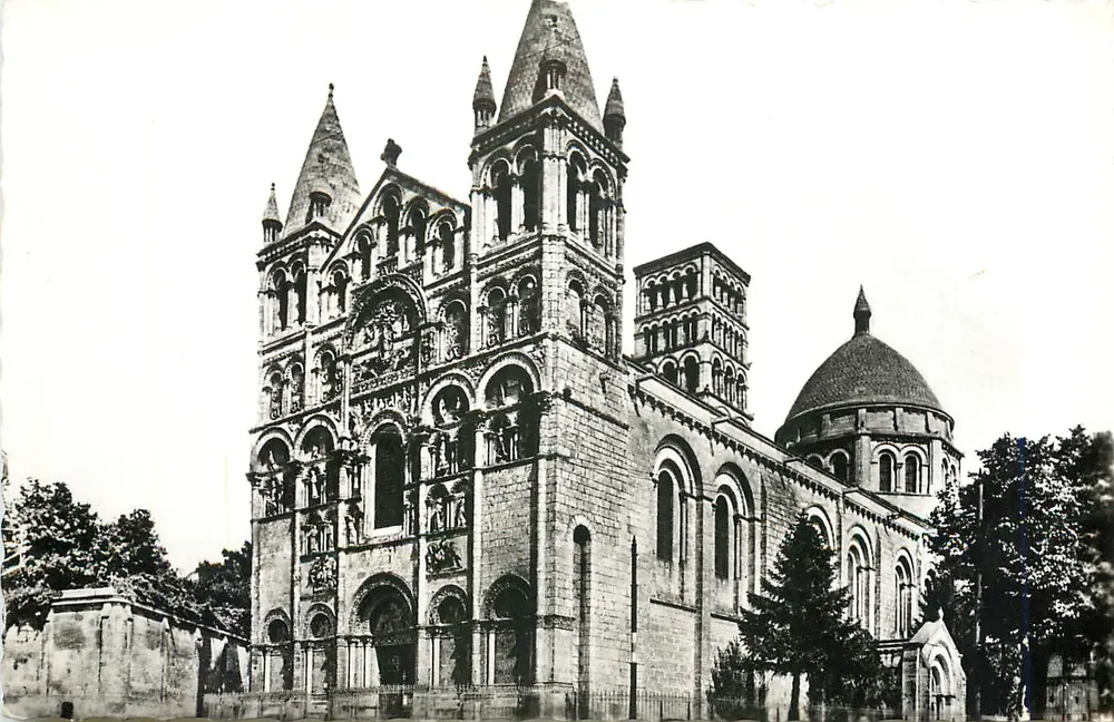 Angoulême — Saint-Pierre Cathedral — Éditions CPHIL - Front