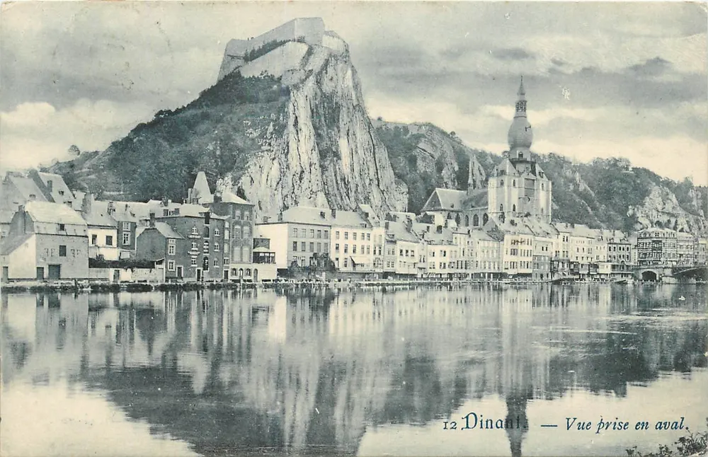 Dinant — Vista tomada a jusante — 12 Dinant - Frente