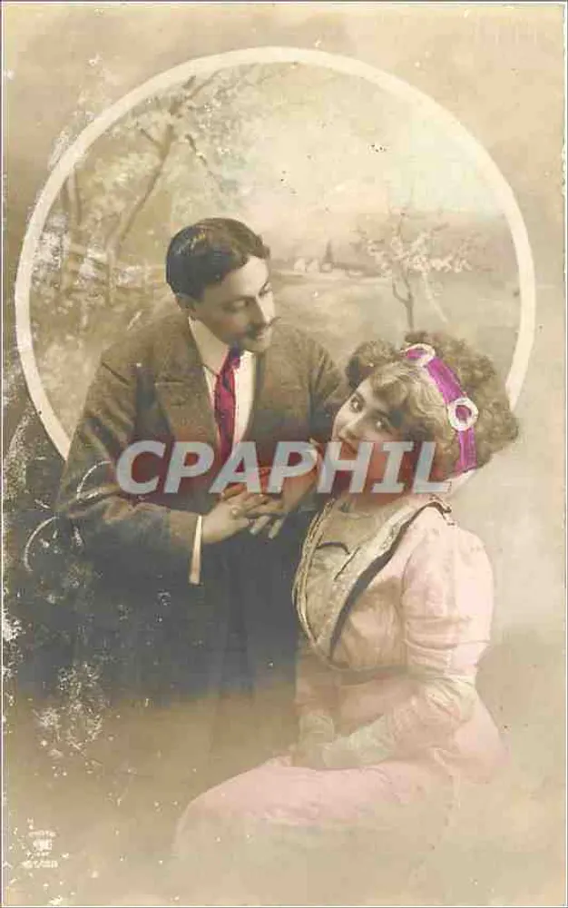 Casal ao ar livre — foto em sépia com moldura oval — editor anônimo - Frente