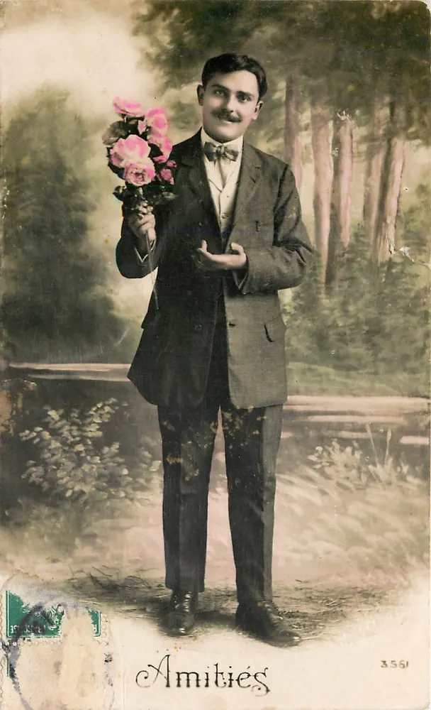 Homem com buquê de rosas — Amizades — editor desconhecido, n° 3551 - Frente