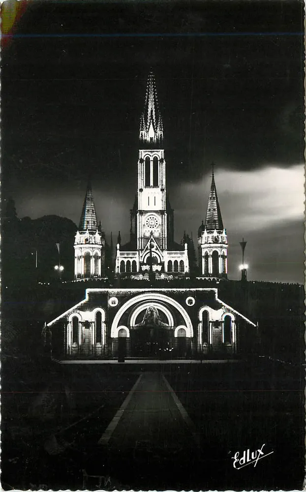 Basílica de Lourdes — iluminada — EdLux - Frente