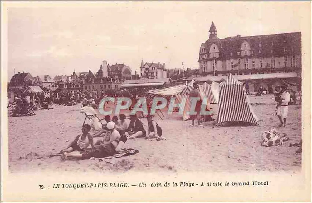 Le Touquet-Paris-Plage — Eine Ecke der Strand — Rechts das Grand Hotel - Vorderseite
