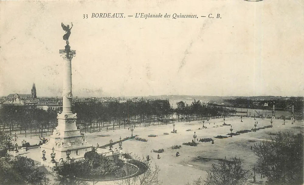 Bordeaux — A Esplanada dos Quinconces — C. B. - Frente