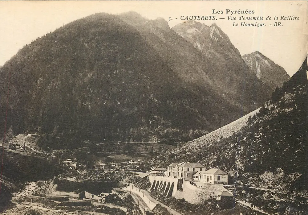 Les Pyrénées — Cauterets — Vue d'ensemble de la Raillère, Le Houmigas — BR. — Éditeur : Bloc frères, Bordeaux - Recto