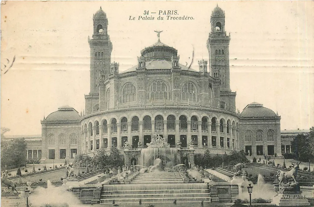 Paris — O Palácio do Trocadéro — ND. Fot. - Frente