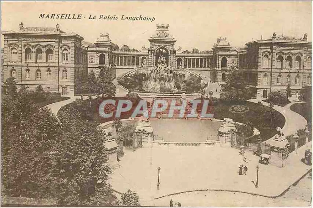 Marselha - O Palácio Longchamp — vista panorâmica com fonte central - Frente