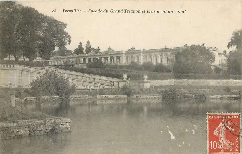 Versailles — Fassade des Grand Trianon und rechter Arm des Kanals — Verlag: Edouard Erskiller, Nr. 85 - Vorderseite