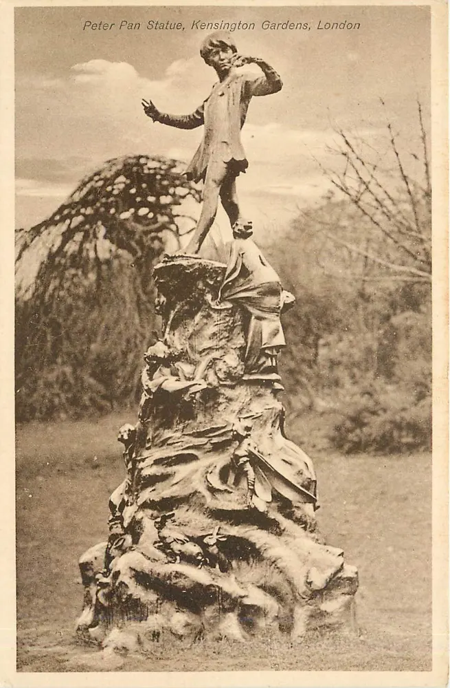Statue de Peter Pan — Kensington Gardens, Londres - Recto