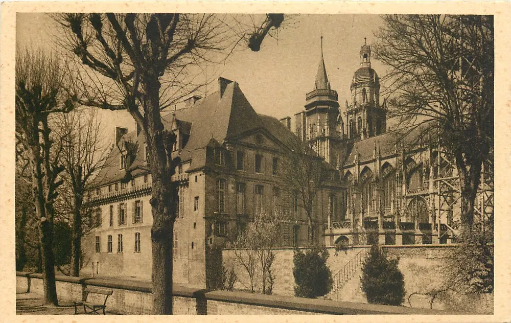 Évreux (Eure) — O Bispo e a Catedral — Édit d'Art BalFranco, Caen - Frente