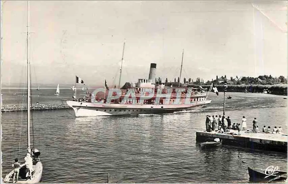 Thonon-les-Bains — Einlass des Dampfschiffes in den Hafen — Réal-Photo n°207 - Vorderseite