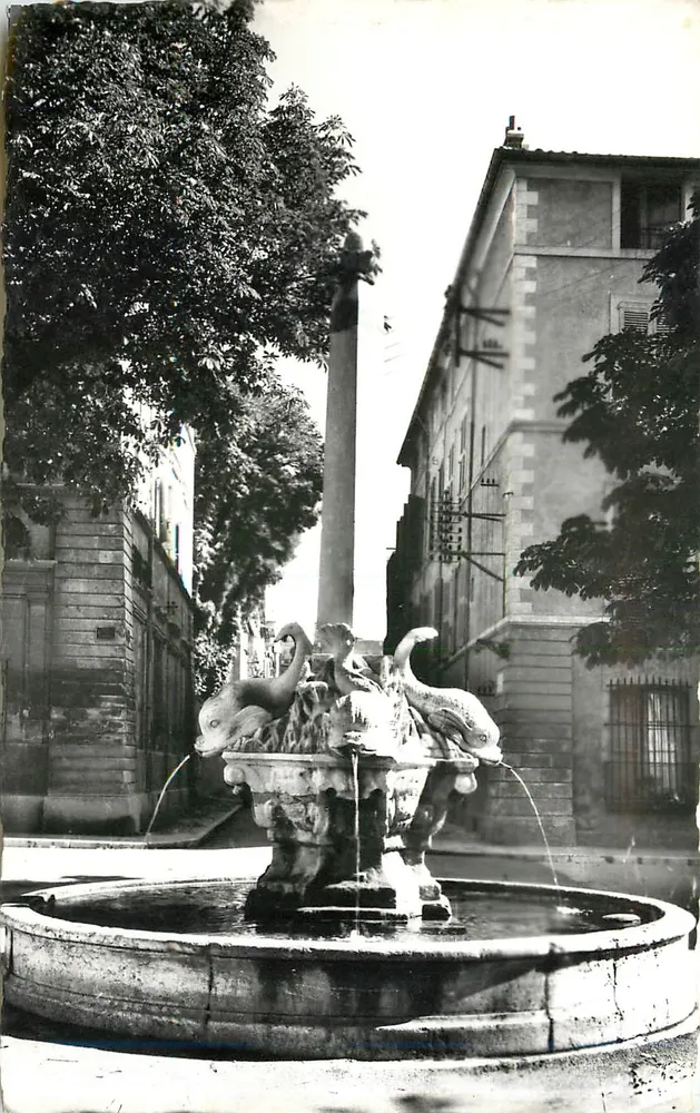 Fontaine des Quatre Dauphins — Aix-en-Provence (Bouches-du-Rhône) — Collection Clatigny - Vorderseite