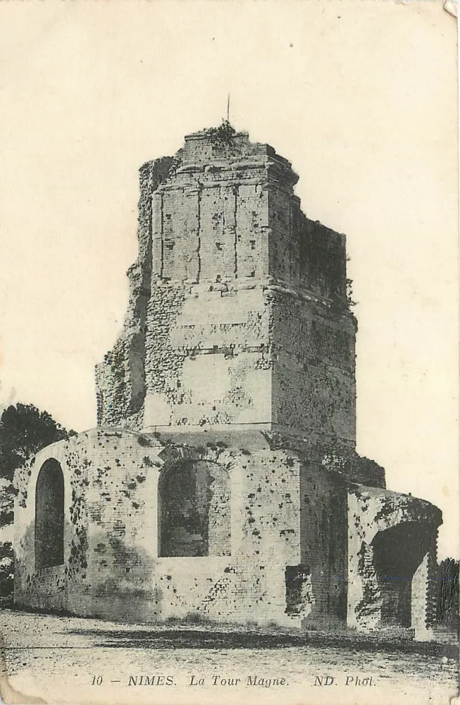 Nîmes — A Torre Magne — ND. Phot. - Frente
