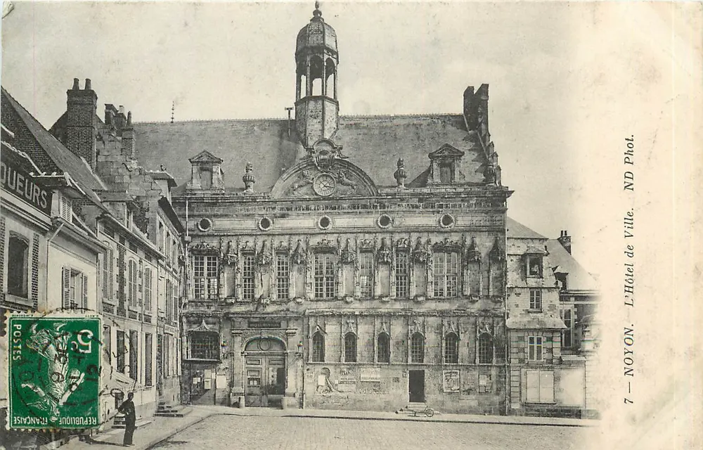 Noyon — L'Hotel de Ville — ND Phot. - Recto
