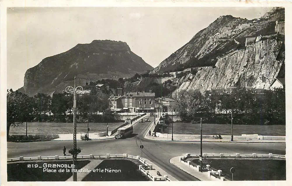 Grenoble — Praça da Bastilha e o Monte Néron — Edição - Frente