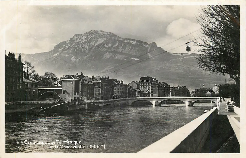 Grenoble — O Teleférico e o Moucherotte (1906m) - Frente
