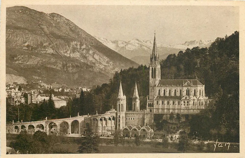 Lourdes — La Basilique et les Montagnes — Édition E. Quarré, Lourdes, n°18 - Recto