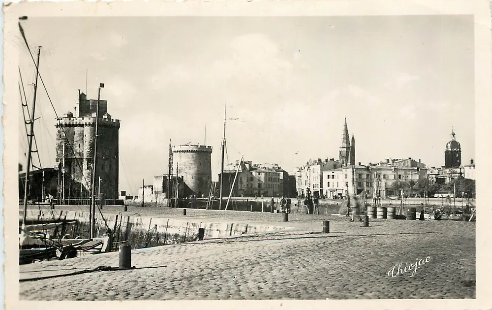 La Rochelle — Vista do porto com a Torre da Lanterna e a cidade — Chicojao - Frente