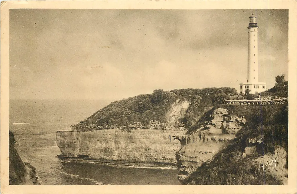 Le Cap Saint-Martin — phare sur falaise — Éditions d'Art Nouveau, Paris - Recto