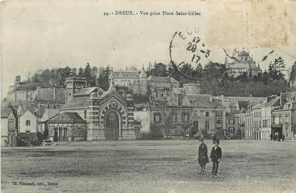 Dreux - Vue prise Place Saint-Gilles — Ch. Fouceault, édit., Dreux - Recto