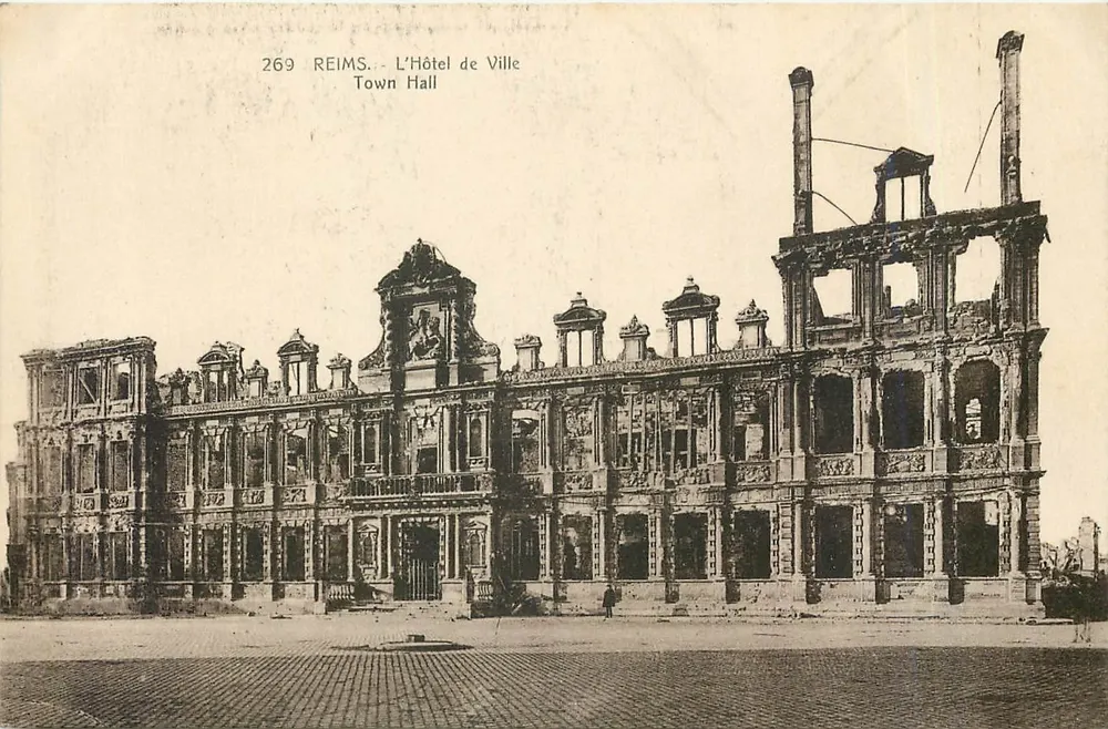 Reims - O Hotel de Ville - Town Hall — ruínas posteriores à Primeira Guerra Mundial — série 269 - Frente